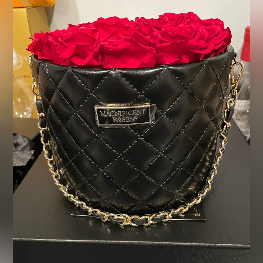 Forever Roses - Picture 4 of 7